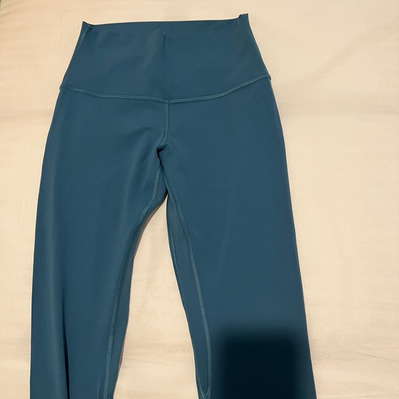 lululemon athletica Pants - Aligns size 6